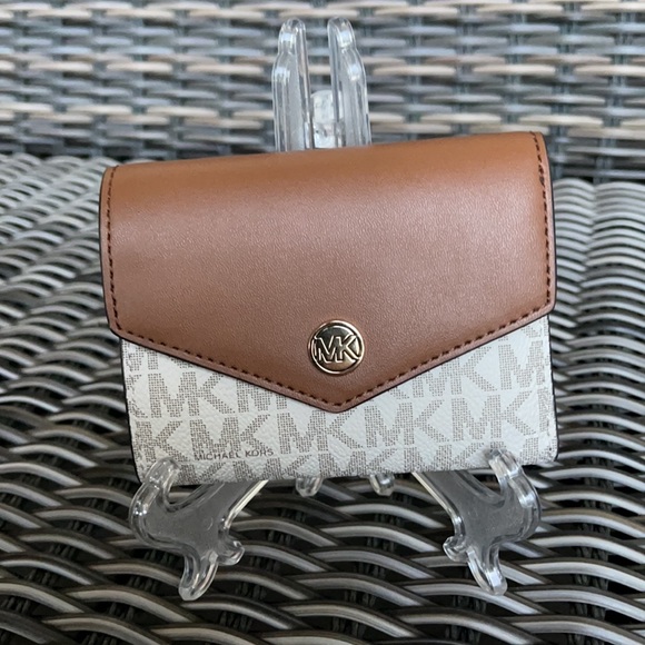 Michael Kors Medium flap Bifold Wallet - Picture 4 of 16